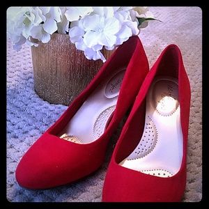 Red pumps